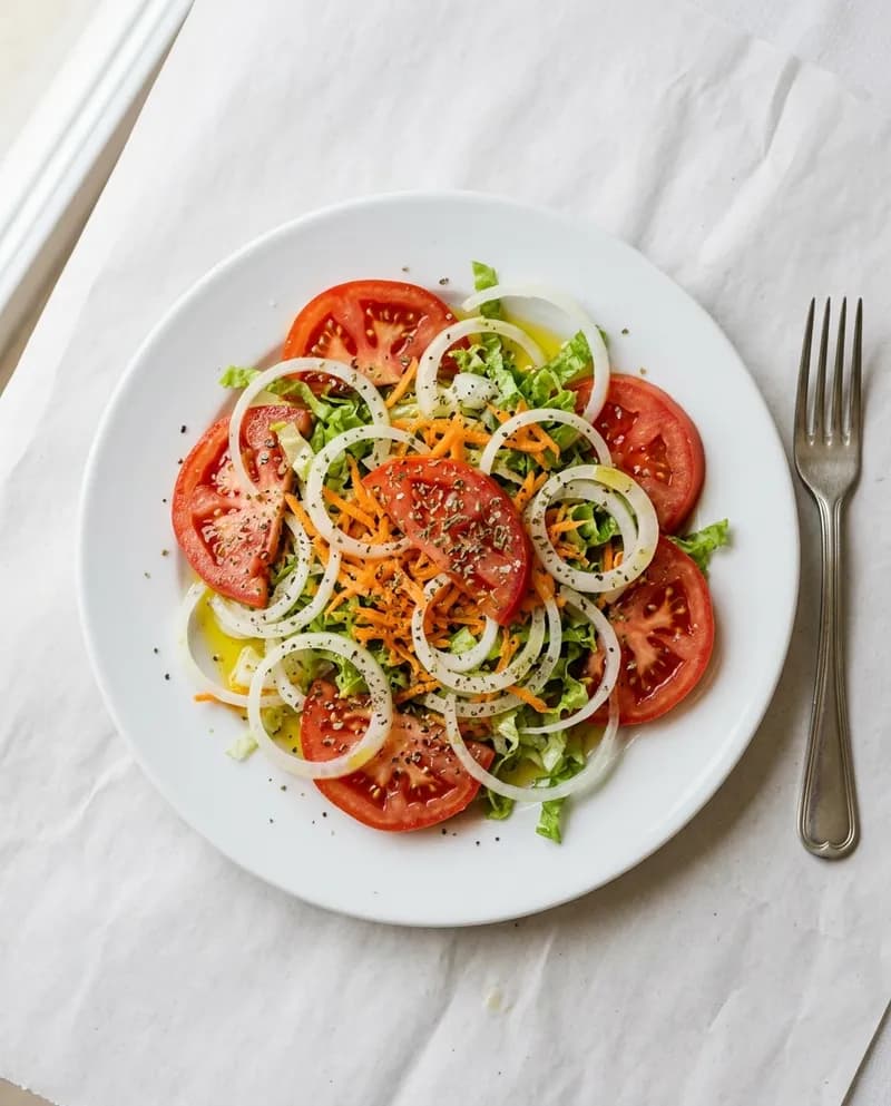 Salada de tomate e cebola